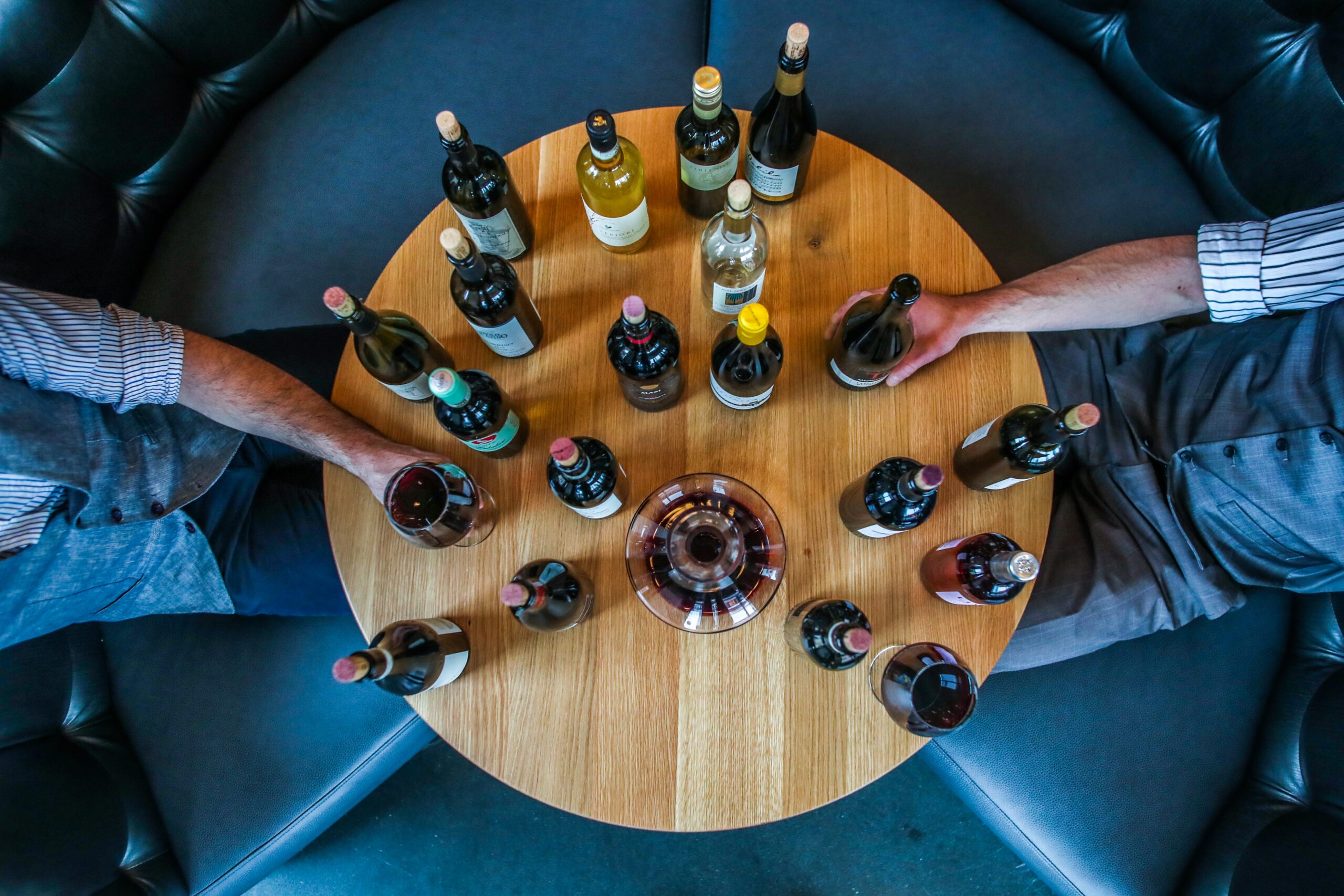 zachariah-hagy-9nGnd9o-DJM-unsplash Weinverkostung Vinothek